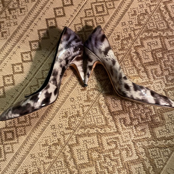 Antonio Melani Patent Leather Animal Print Heels Size 9M - Picture 3 of 9